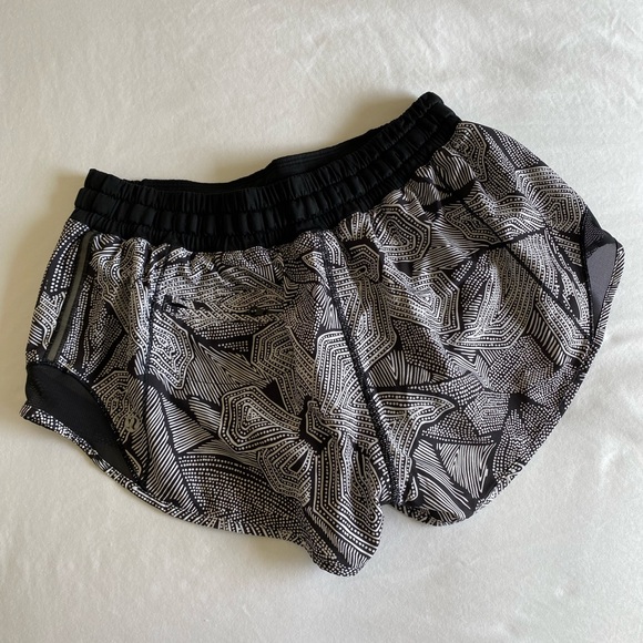 Lululemon Hotty Hot Short, 6 - Picture 2 of 4